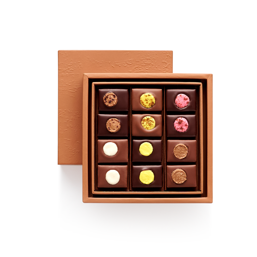 Assortiment de 12 chocolats au macaron