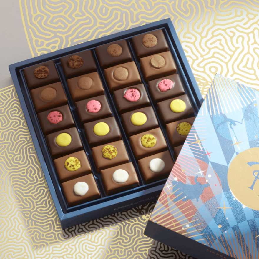 ASSORTIMENT DE 24 BONBONS CHOCOLAT AU MACARON | Pierre Hermé Paris