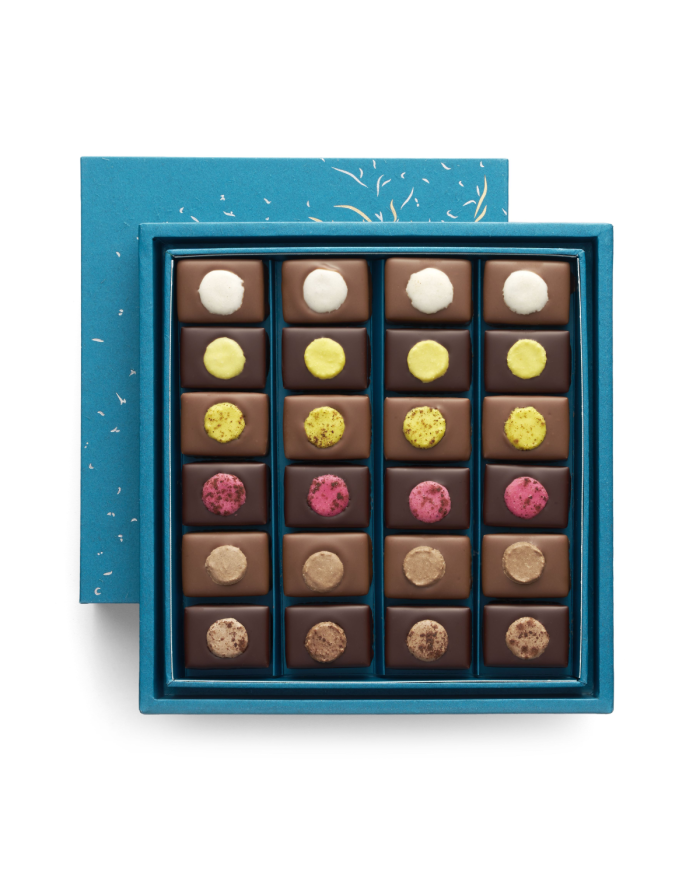 Assortiment de 24 chocolats au macaron