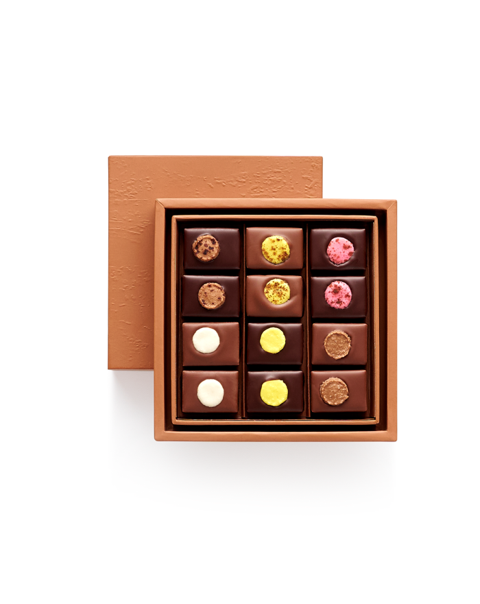 Assortiment de 12 chocolats au macaron