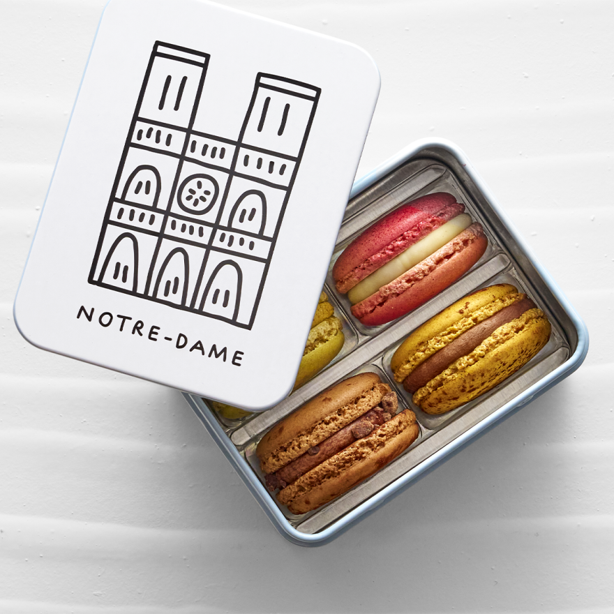 Coffret métal Notre Dame de Paris 4 macarons Pierre Hermé Paris